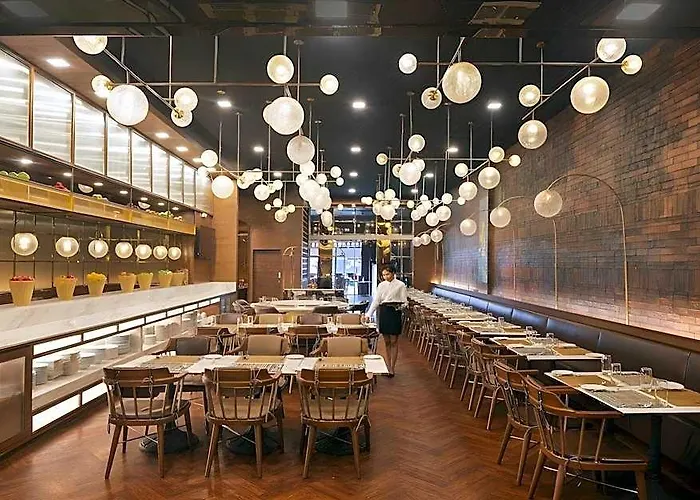 Hotel Aira Sukhumvit 11 By Kingston 4*