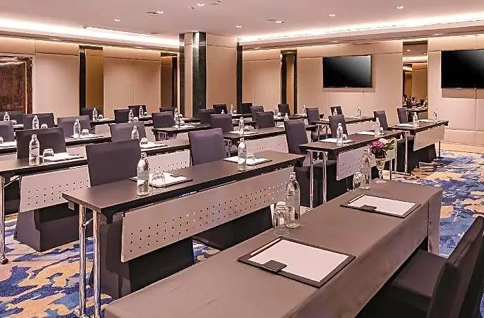 Hotel Aira Sukhumvit 11 By Kingston 4*