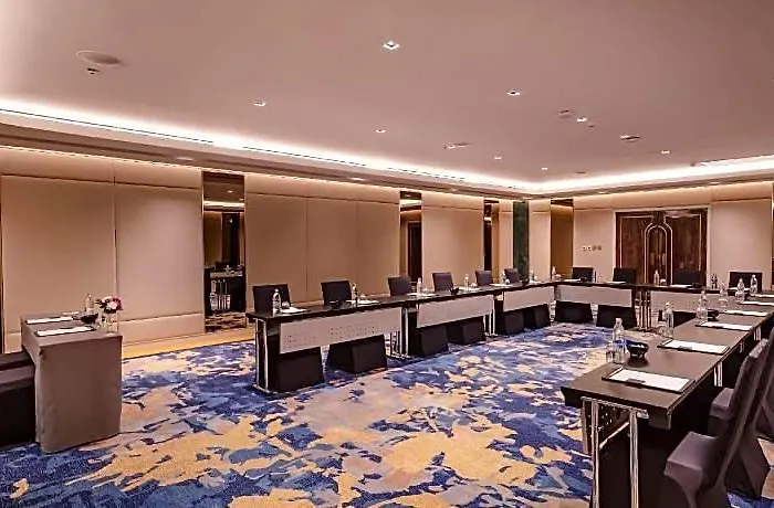Aira Sukhumvit 11 By Kingston